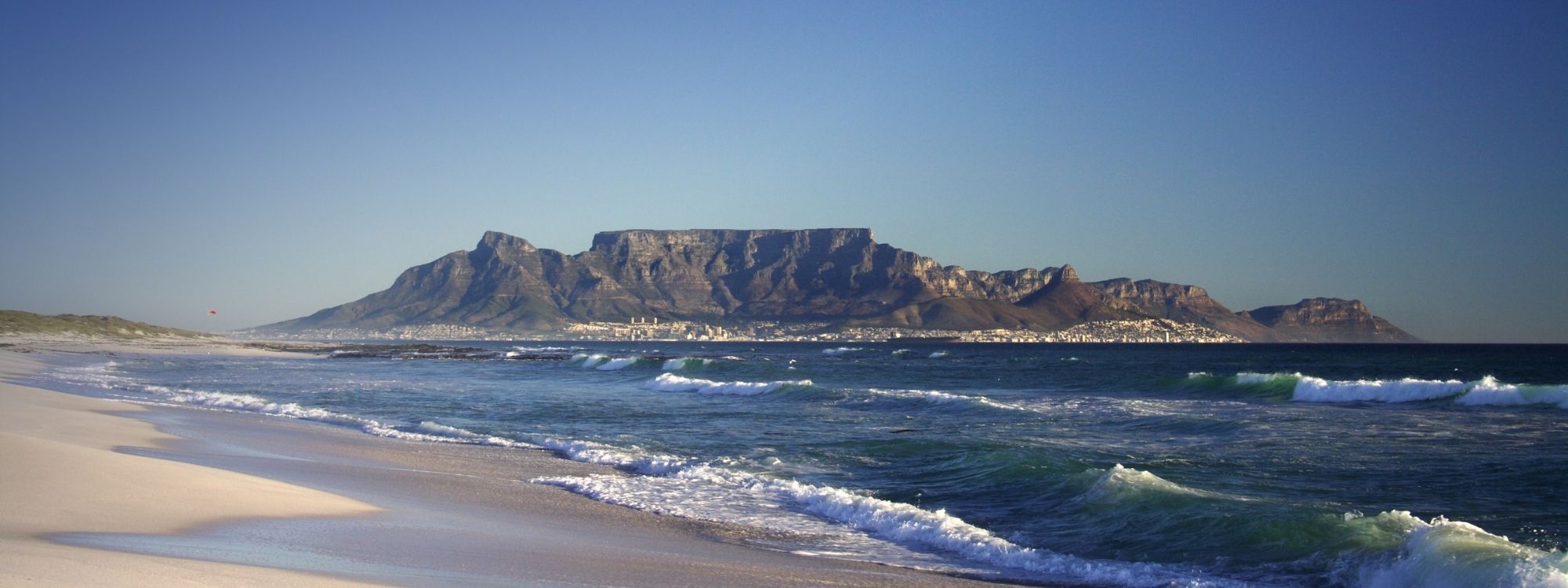 Kapstadt mit Tafelberg am Strand